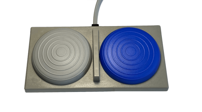 accessoire au pied pour fontaine à eau. commande à air